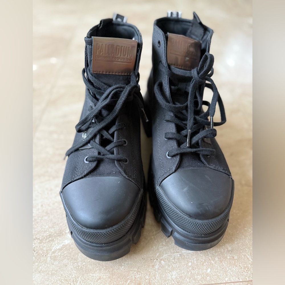 Palladium Revolt Hi TX Black Lug Sole Boots Women Size 10